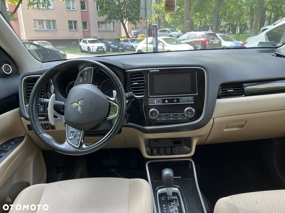 Mitsubishi Outlander 2.0 Intense + 4WD CVT - 8