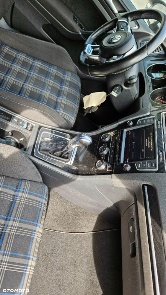 Volkswagen Golf - 12