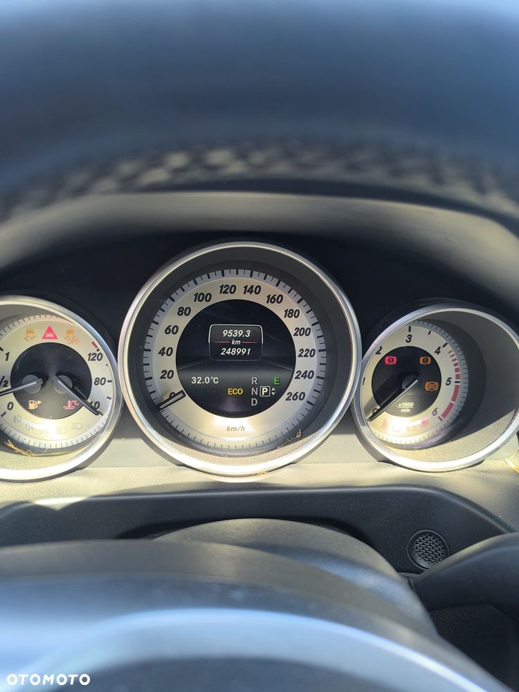 Mercedes-Benz Klasa E 220 BlueTEC 4Matic 7G-TRONIC Elegance - 2