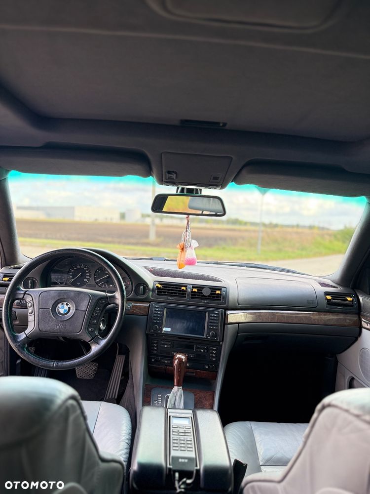 BMW Seria 7 740i - 19