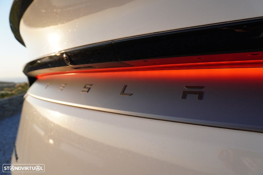 Tesla Model Y Long Range Tração Integral — fotografia 15