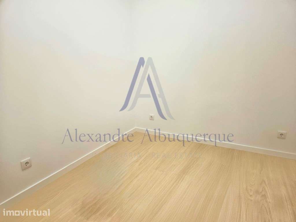 Apartamento T2 totalmente remodelado no coração de Sesimbra - Grande imagem: 5/17