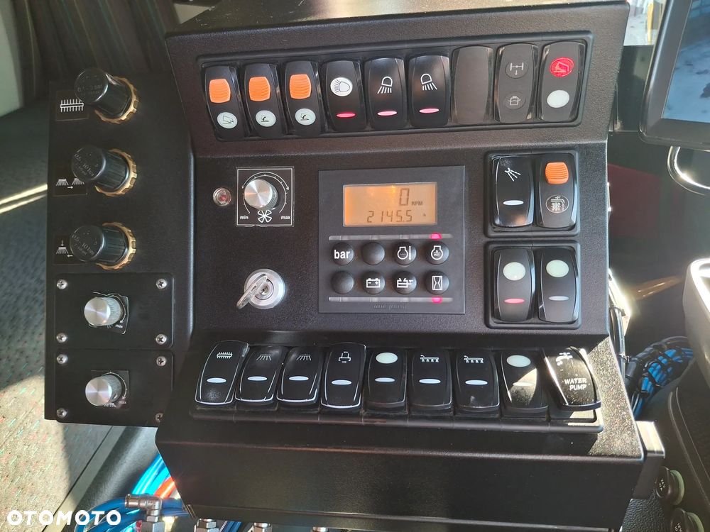 Volvo FMX 420 Zamiatarka BROCK VS 7 TECH Euro 6 PM2.5/10 Karcher 100 BAR Listwy Ciśnieniowe Mycie Asfaltu W Szerokim Zakresie Szczotki L/R 2145 MTH Kamery 360 2021R Dodatkowy Zbiornik Wody Webasto - 36