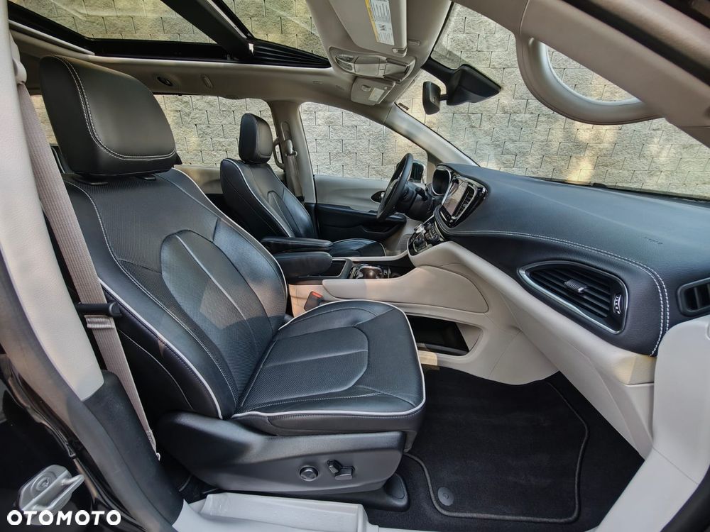 Chrysler Pacifica - 29