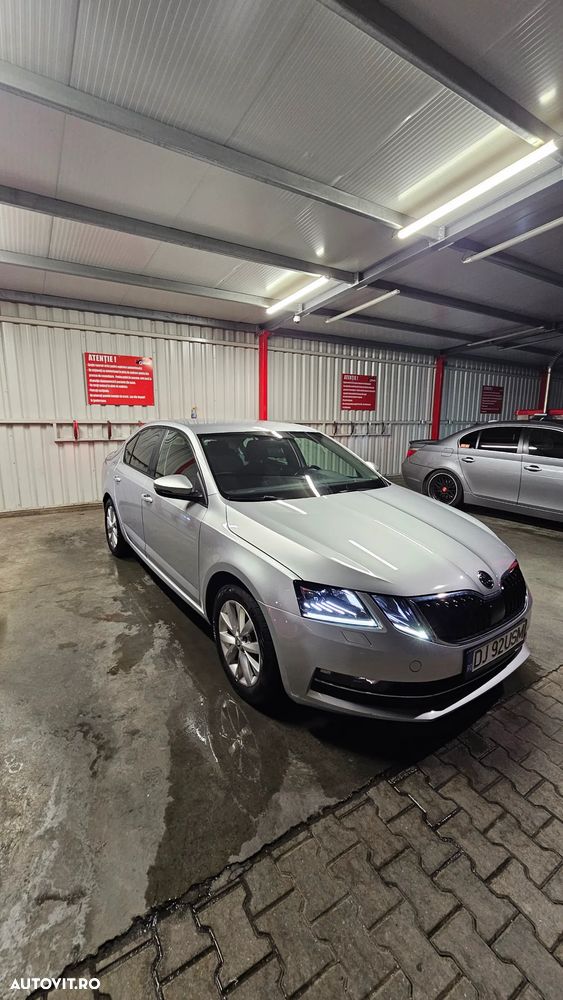 Skoda Octavia 2.0 TDI STYLE DSG - 3