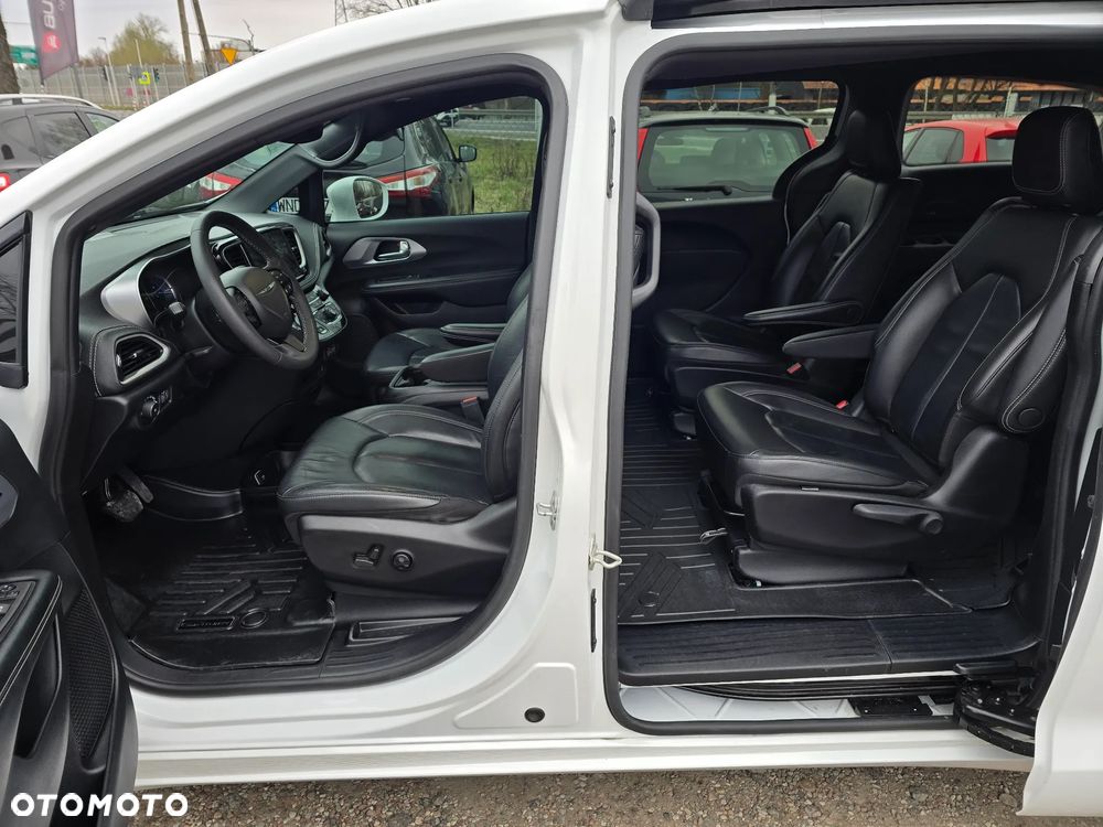 Chrysler Pacifica - 31