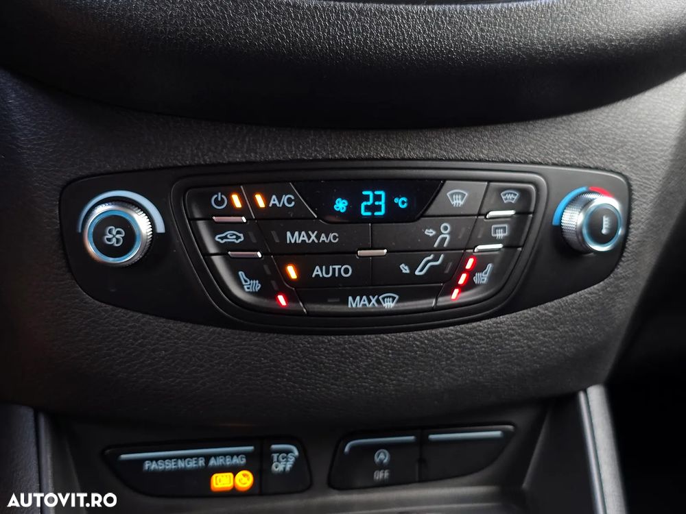 Ford Tourneo Courier 1.5 TDCi S&S Titanium - 32