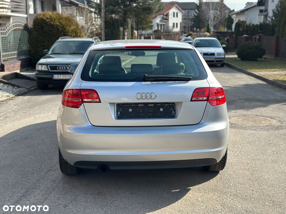 Audi A3 Sportback 1.6 TDI Ambiente - 8