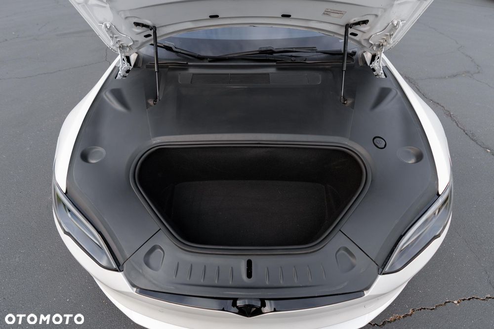 Tesla Model S - 12