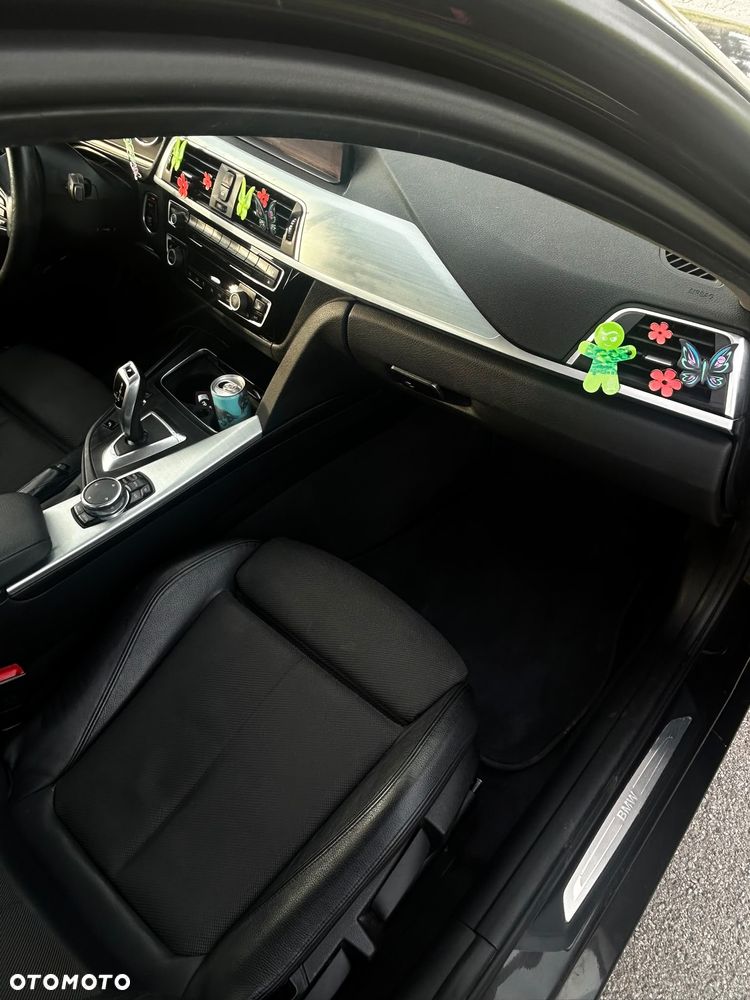 BMW Seria 3 320d xDrive - 17