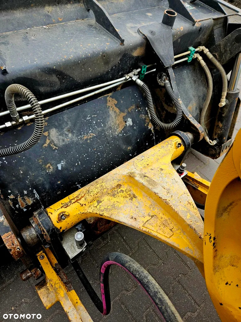 Caterpillar 908M - 10