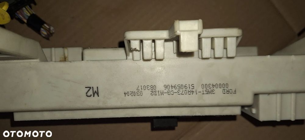 Skrzynka bezpieczników bsi ford c-max 1.6 16v 3m5t-14a073-cg - 2