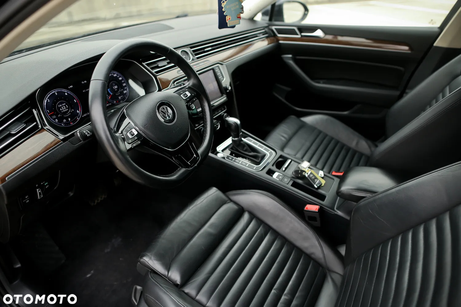 Volkswagen Passat Variant 2.0 TDI SCR 4Motion DSG Highline - 18