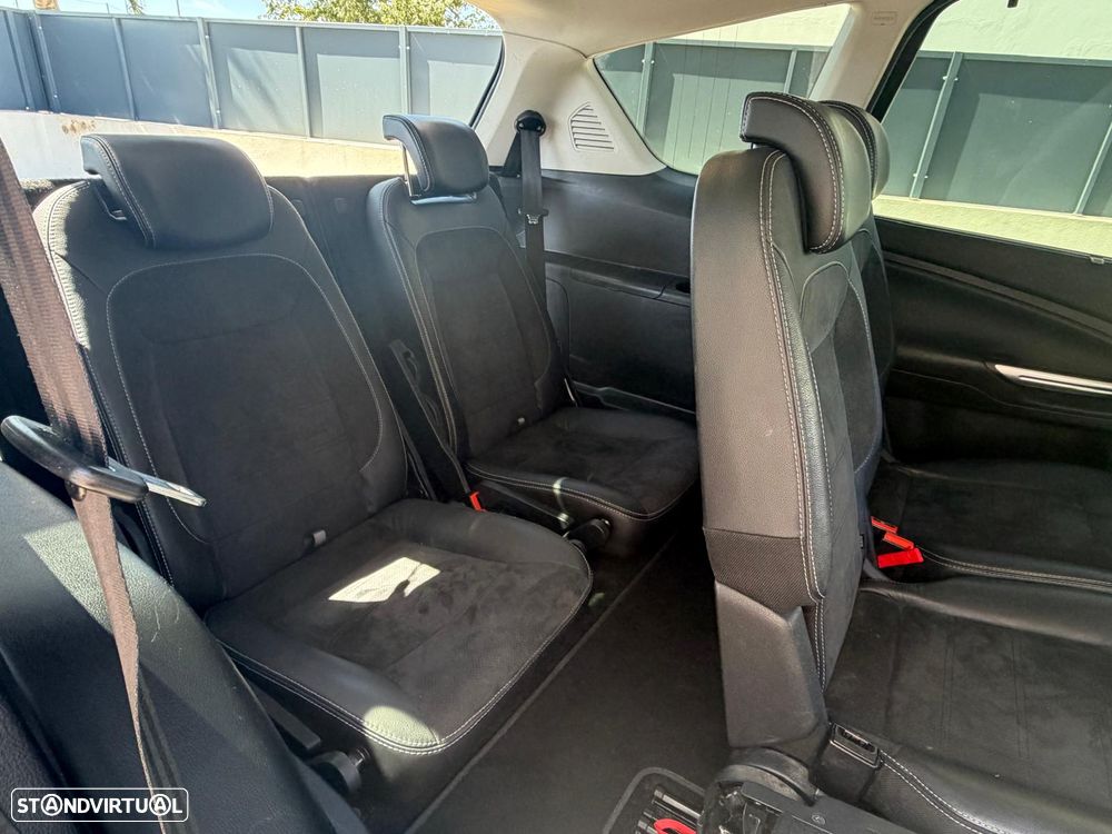 Ford S-Max 2.0 TDCi Titanium 7L 143g - 18