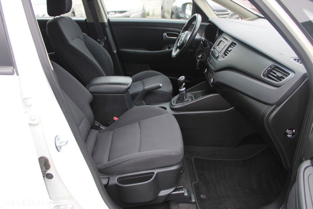 Kia Carens - 27