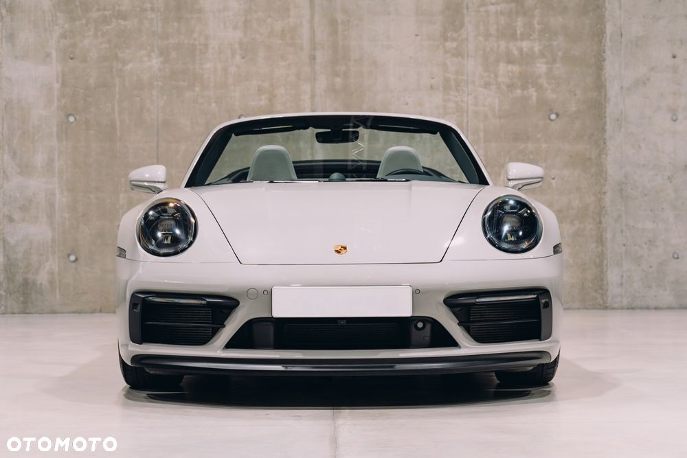Porsche 911 Carrera 4 GTS - 21