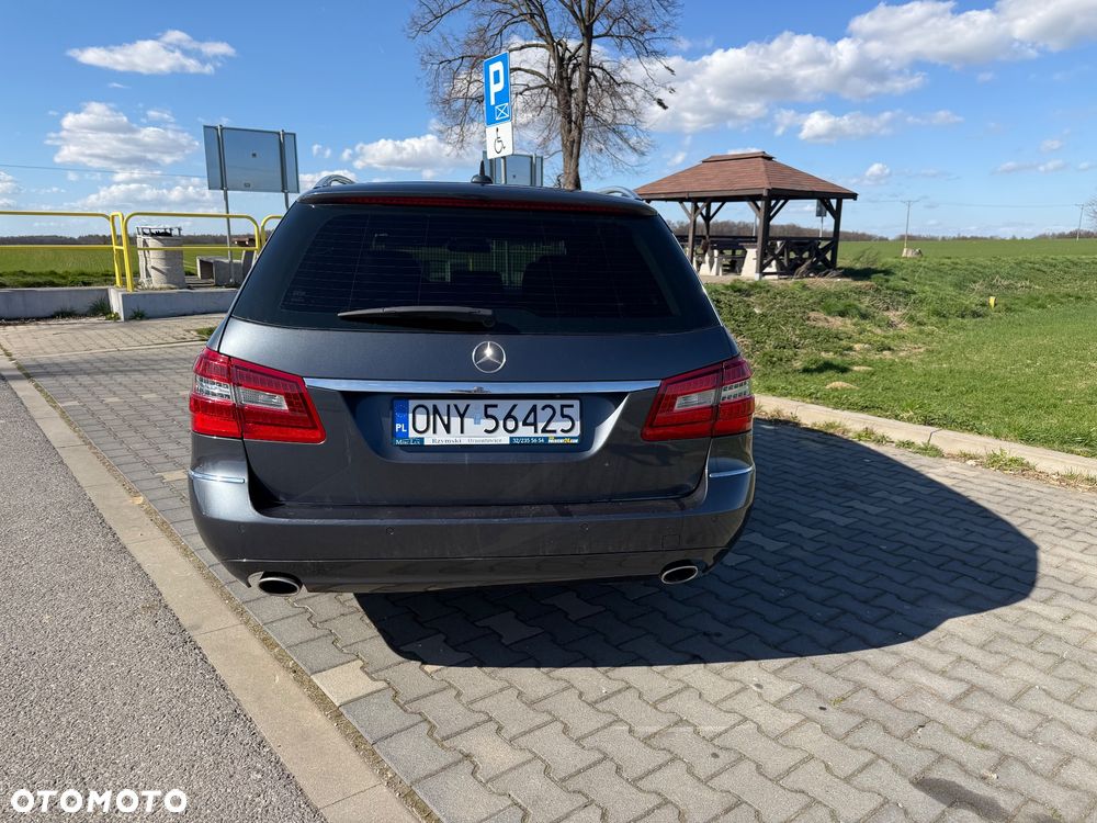 Mercedes-Benz Klasa E 300 CDI BlueEff Avantgarde - 4