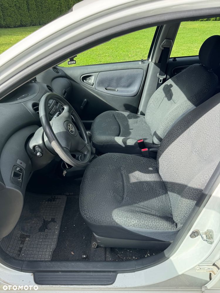 Toyota Yaris 1.0 Base - 5