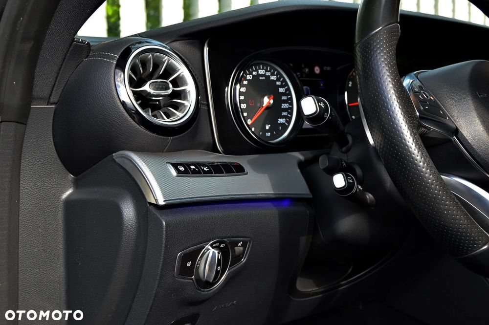 Mercedes-Benz Klasa E 220 d 4-Matic 9G-TRONIC - 18