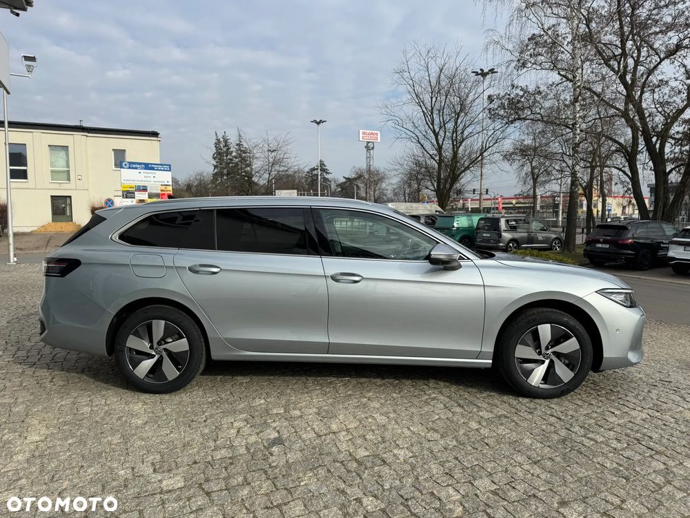 Volkswagen Passat - 4