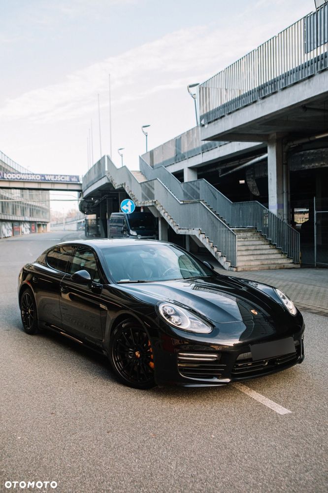 Porsche Panamera - 1