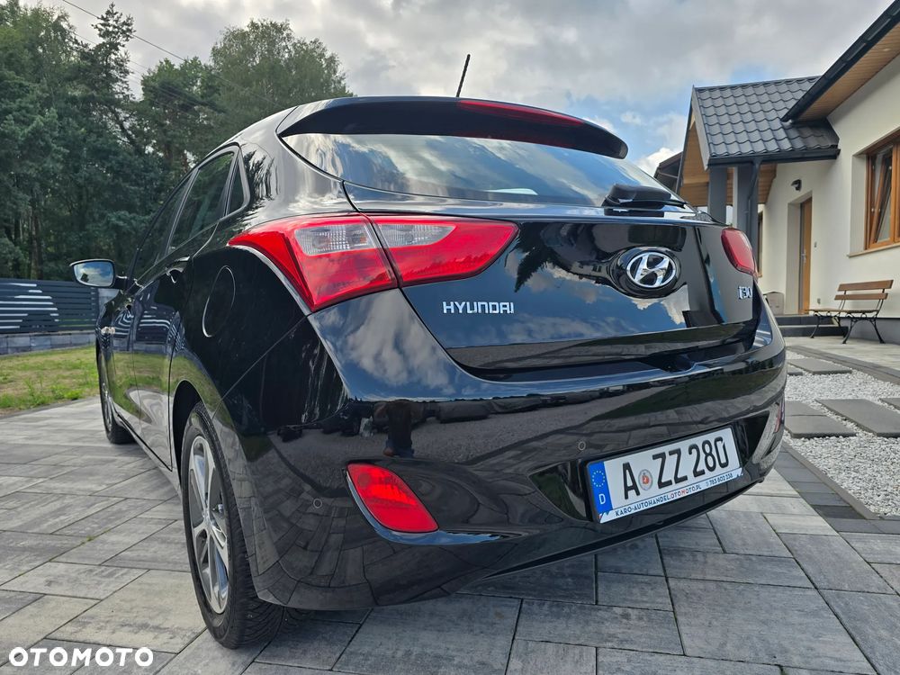 Hyundai i30 blue 1.4 Passion - 10