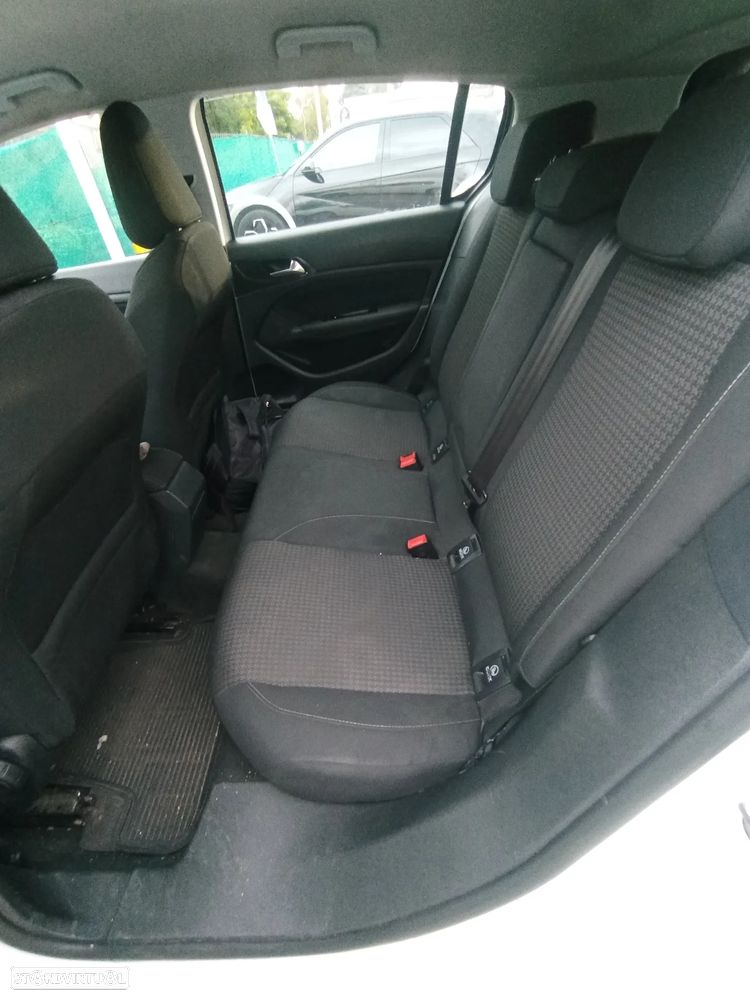 Peugeot 308 BlueHDi FAP 130 EAT6 Stop & Start Active - 4