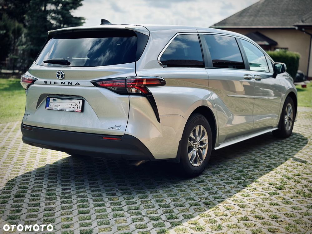 Toyota Sienna - 4