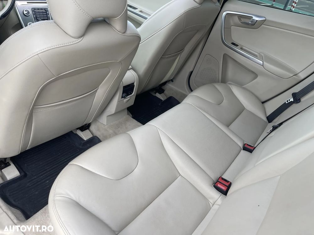 Volvo XC 60 D4AWD Momentum - 25