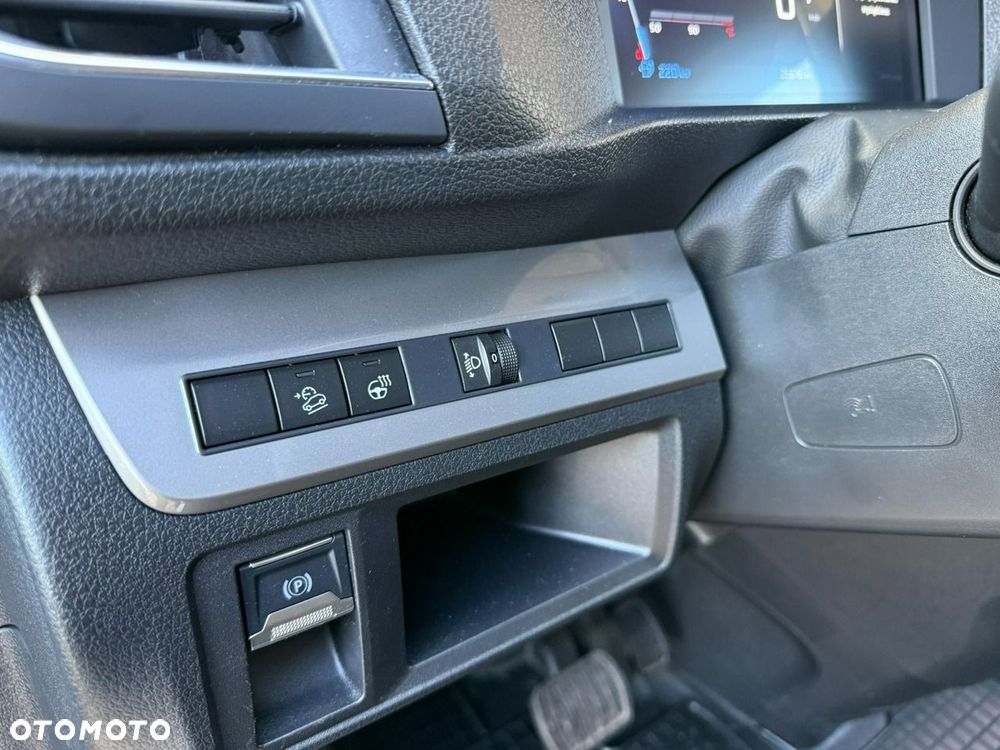 Peugeot Traveller - 10