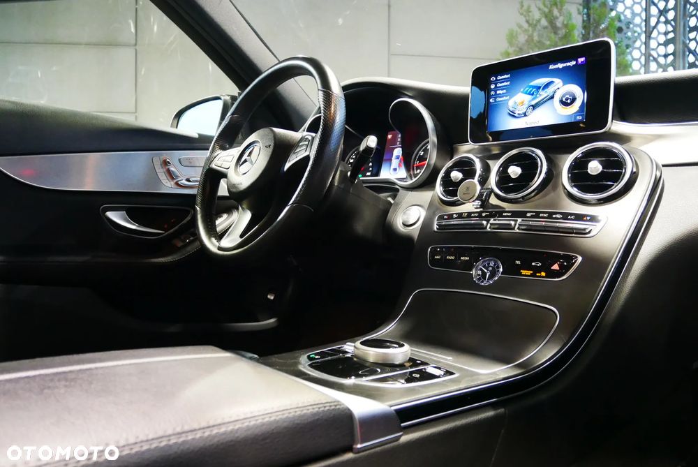 Mercedes-Benz Klasa C 300 7G-TRONIC - 33