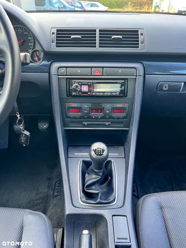 Audi A4 Limousine - 14