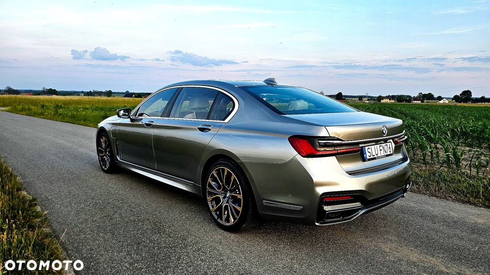 BMW Seria 7 745Le xDrive sport - 8