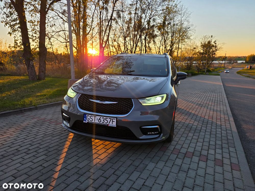 Chrysler Pacifica - 4
