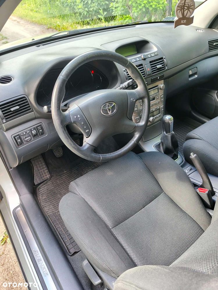Toyota Avensis 1.8 VVT-i Combi - 18