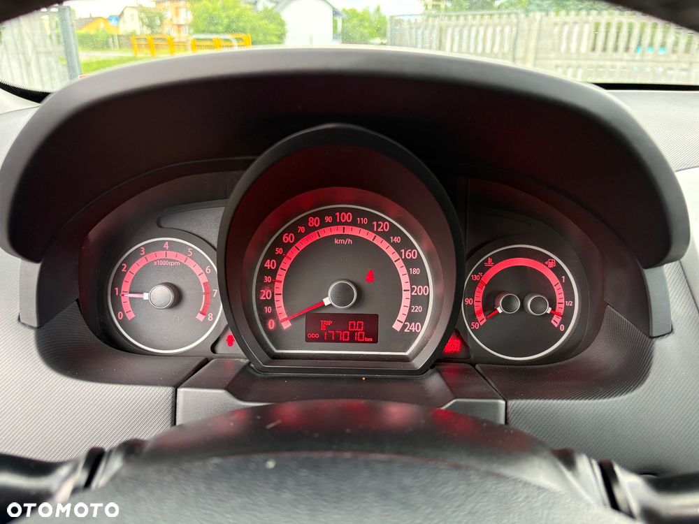 Kia Ceed - 33