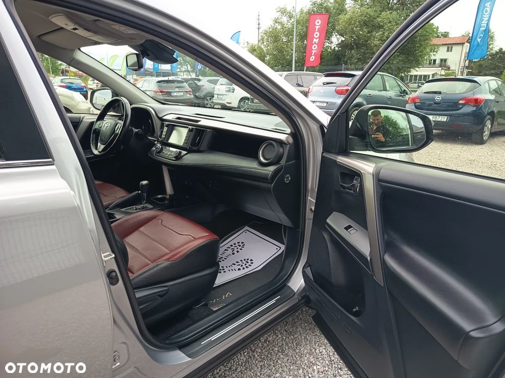 Toyota RAV4 Hybrid Premium 4x2 - 35