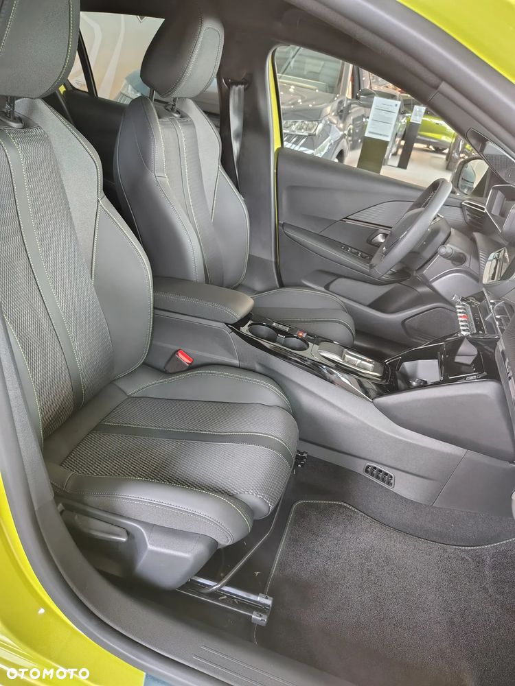 Peugeot 208 1.2 mHEV GT - 13