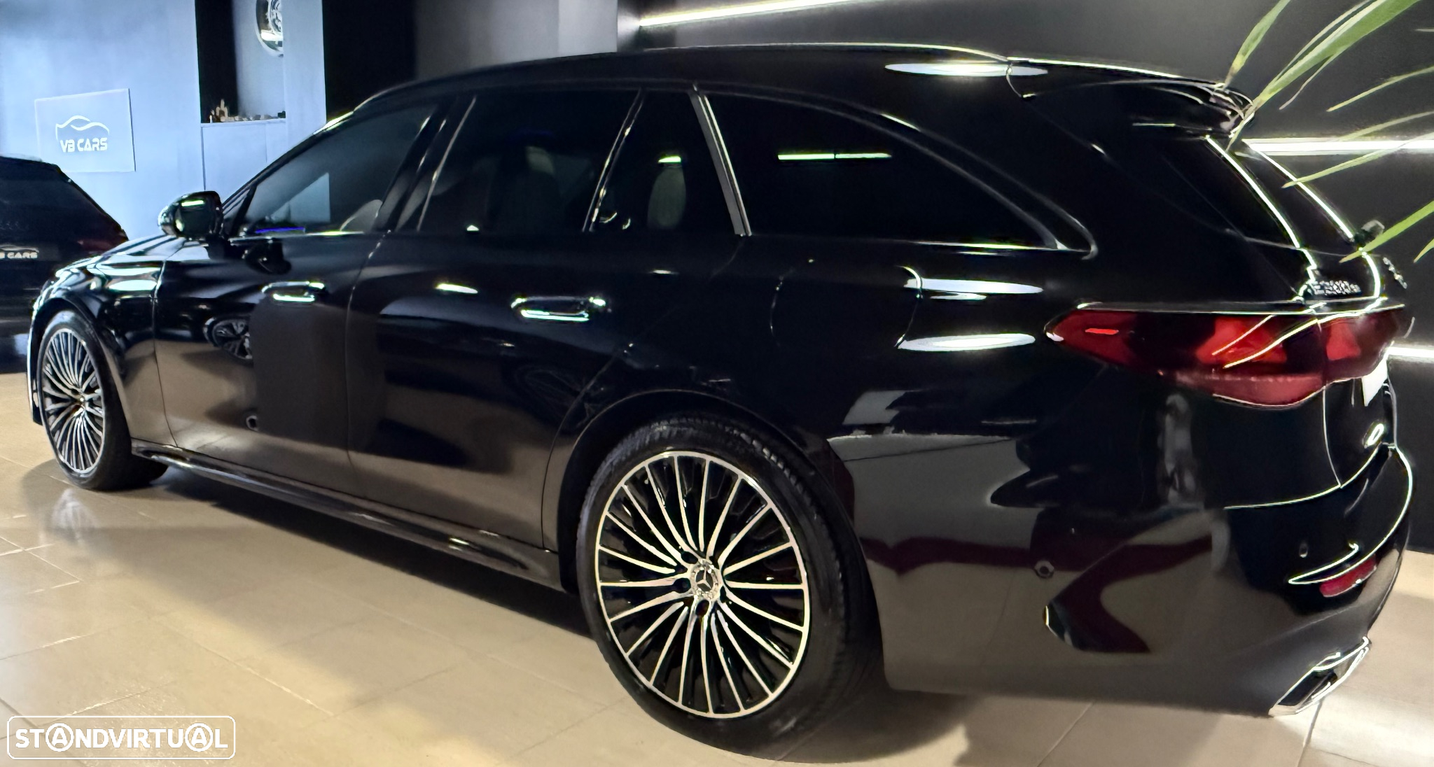 Mercedes-Benz E 300 Standard - 11