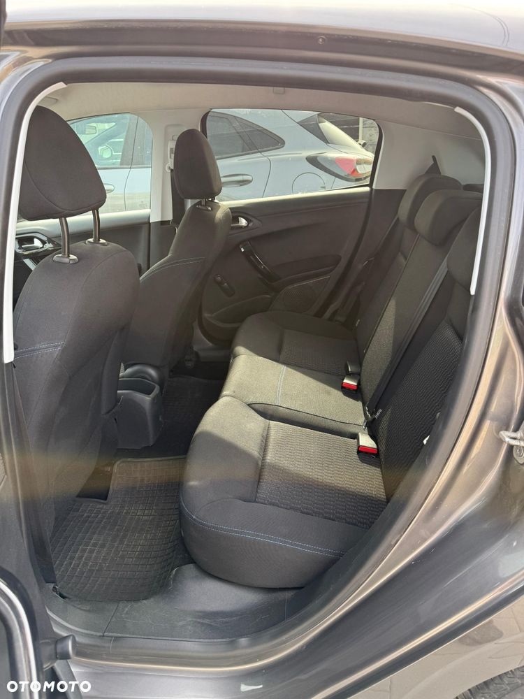 Peugeot 208 - 5