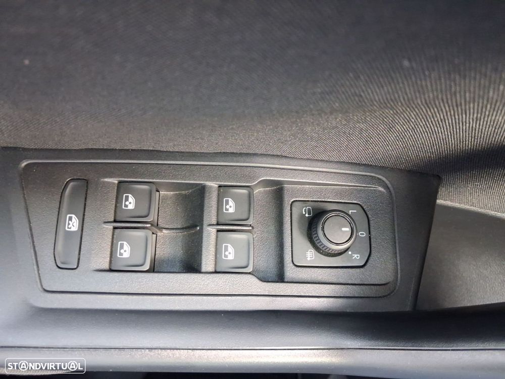 VW T-Roc 1.0 TSI Urban - 17