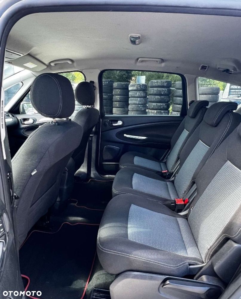 Ford S-Max - 12