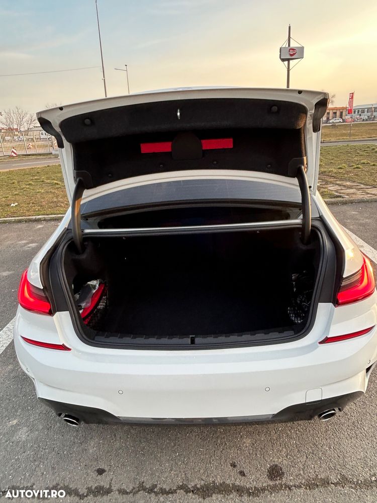 BMW Seria 3 318d Aut. M Sport - 6