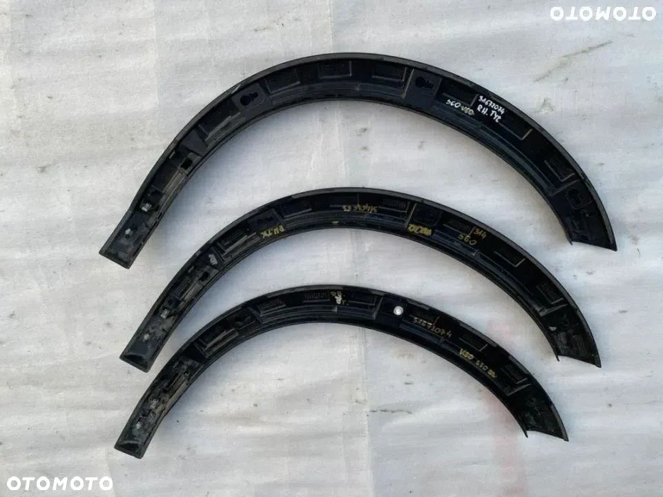 Volvo S60 CC listwa błotnik prawy tył 31672074 - 2