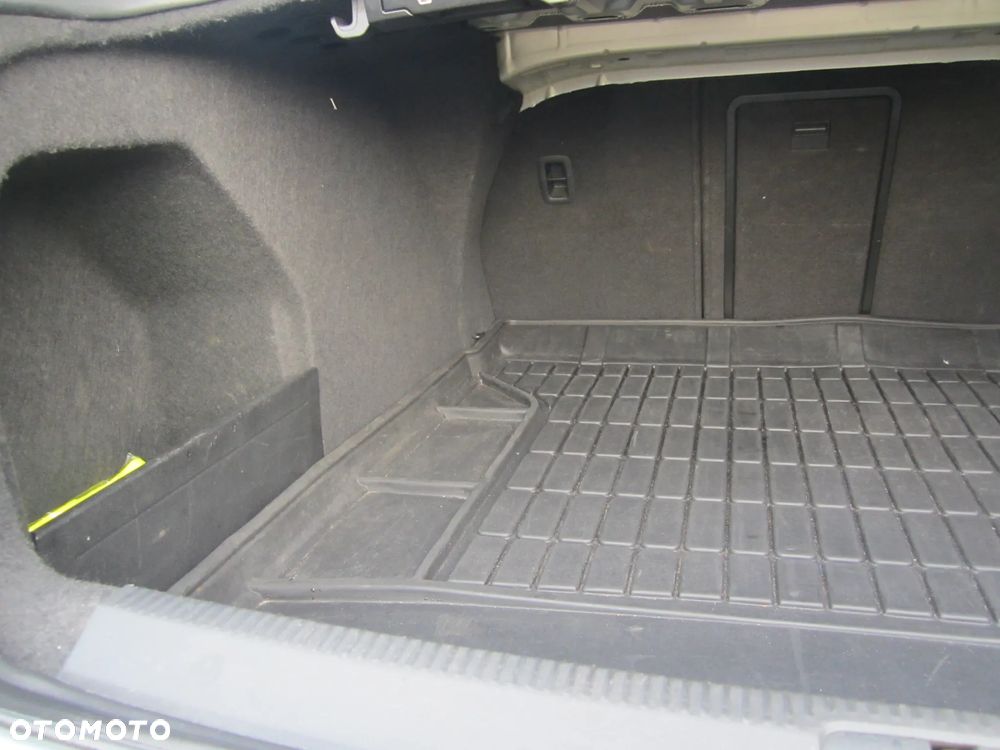 Volkswagen Passat 2.0 TDI DPF Comfortline - 21