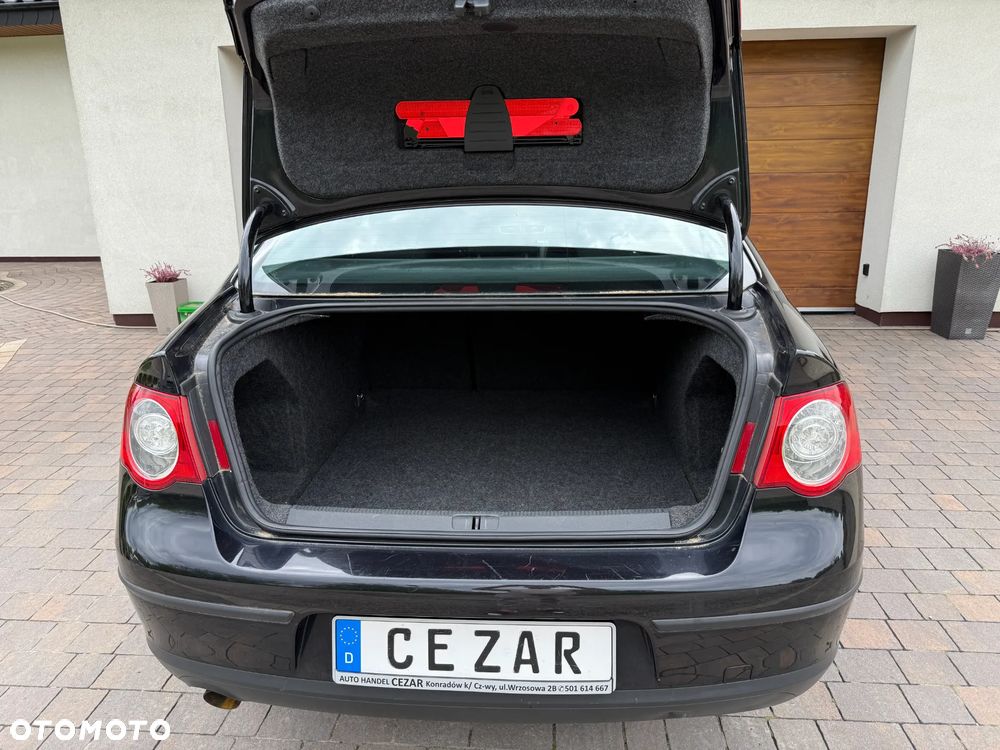 Volkswagen Passat - 14