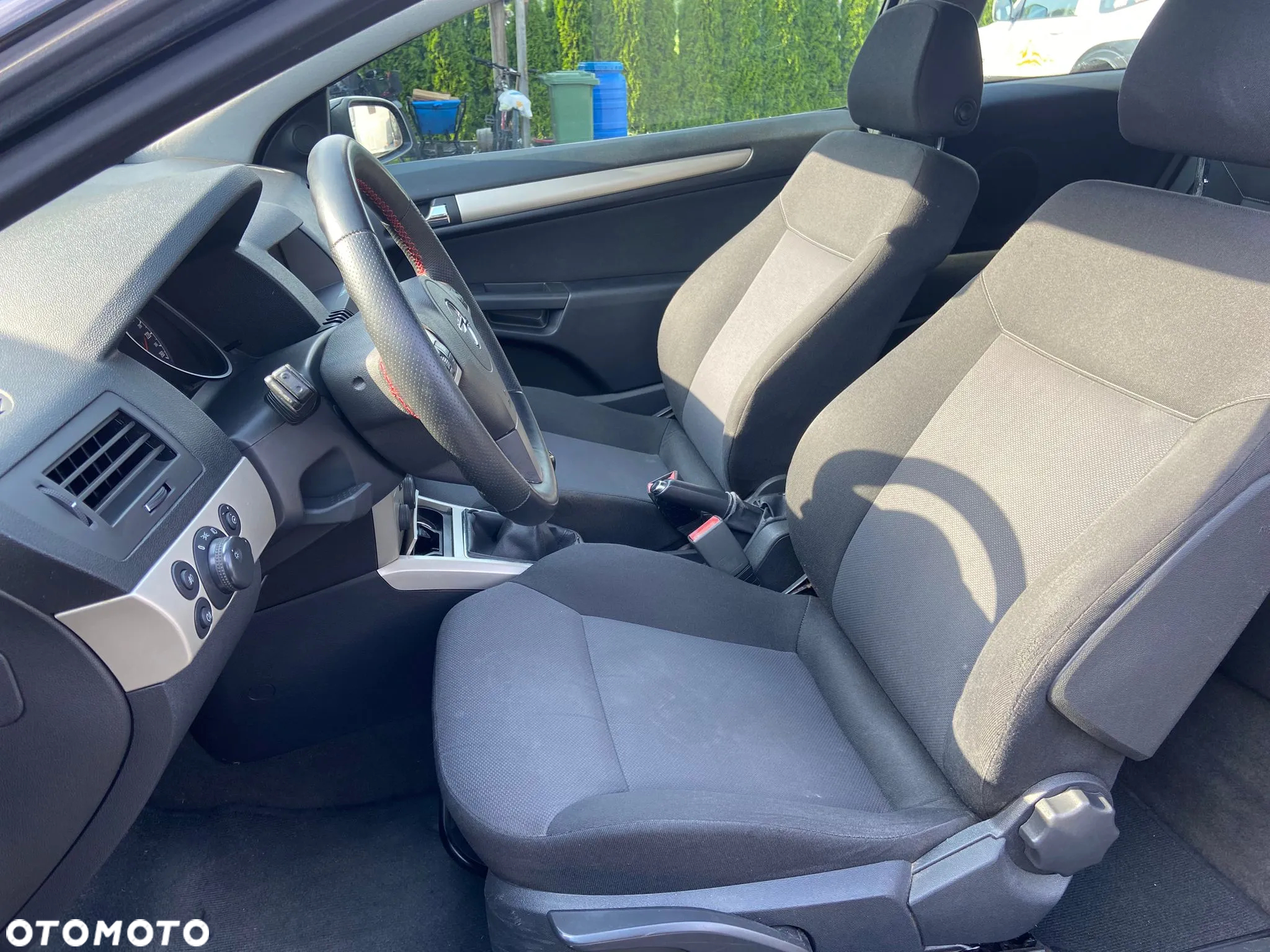 Opel Astra GTC 1.6 - 24