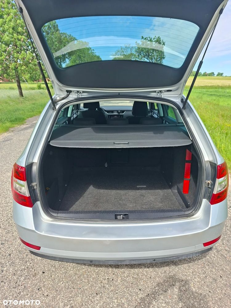 Skoda Octavia 1.6 TDI SCR Ambition DSG - 2