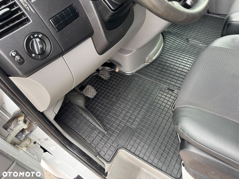 Mercedes-Benz Sprinter - 32