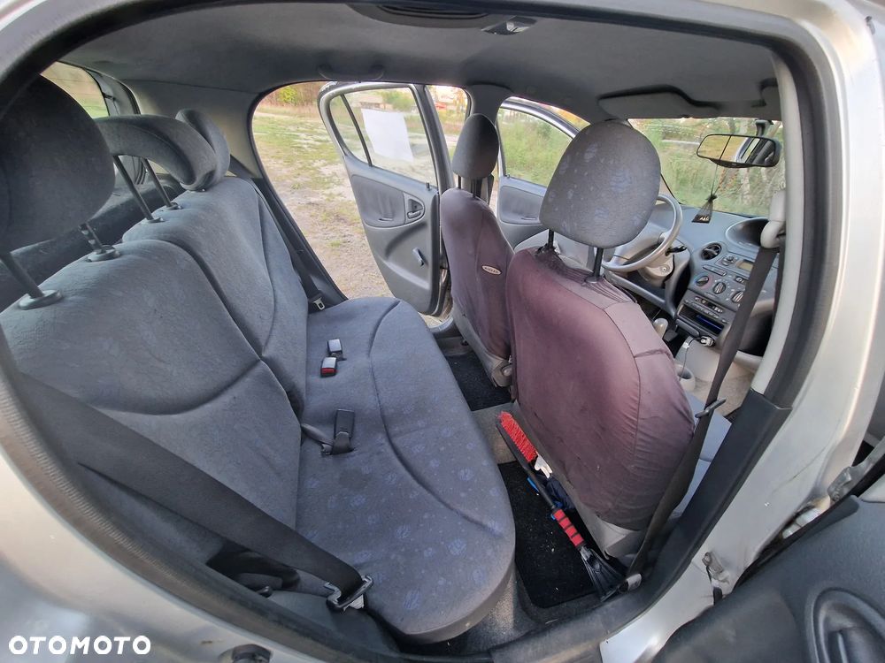 Toyota Yaris 1.0 Base - 13